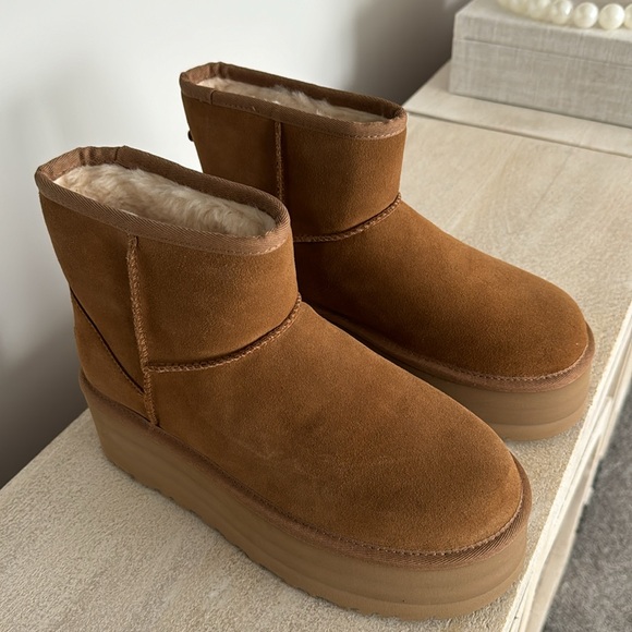 UGG Classic Mini Platform  Color: Chestnut  Size: 8 - Picture 2 of 6